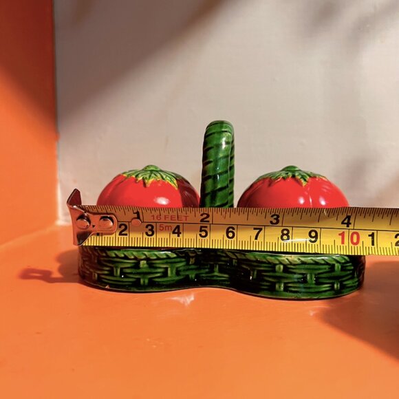 Vintage 40's Japanese Tomato Basket Salt and Pepper Shakers - Picture 8 of 8